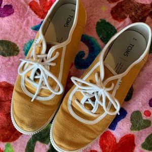 Sunflower yellow Toms sneakers 🌻💛